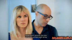 "Sarışın Milf, Sweet Bonanza'da kaybettiği paralar yüzünden patronuna siktirme yolculuğunda ne gibi zorluklarla karşılaştığını keşfedin. "