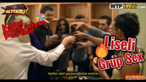 Mezun olan liseliler alkol alıp grup seks partisi yapıyorlar.