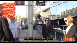 Meşhur Piknikte Grup yapan gencoların 2.part videosu! Sokağa ava çıkan gencolar tam umutlarını kaybetmişken sarışına denk gelirler ve ormanın derinliklerine doğru ilerlerler.