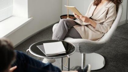 Aşkın Sınırlarını Zorlayan Genç Çiftler: Gizemli Bağların Ardındaki Gerçekler