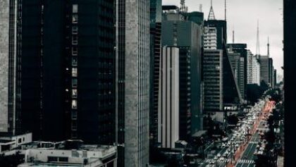 ateşli, intikam dolu, acımasız ve alaycı tonda ilk zamanlar çatır çutur siktiğin karın senin pilin bitince amı ıslak seni beklemez, amını kurutacak sikici bulur sende gavat gibi bakarsın. kadını sikeceksin. çakmak gibidir, çakacaksın! eze eze acımadan sikeceksin seks gurusu olarak yaz